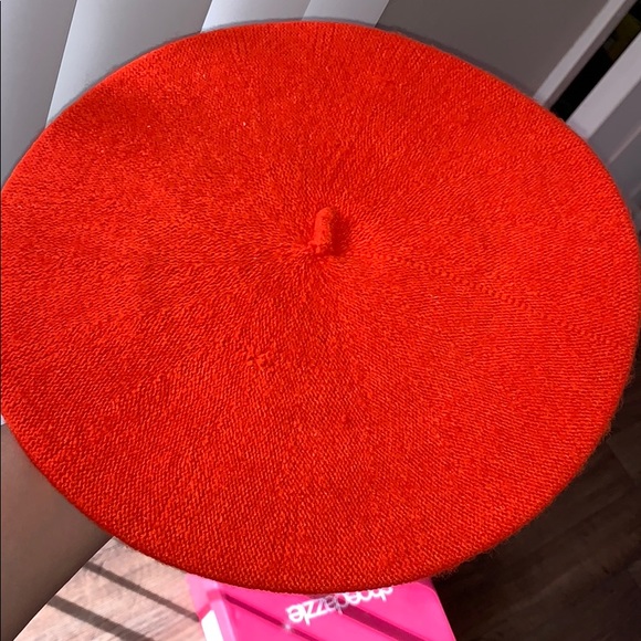 Berets- Fall Hats - Picture 3 of 3